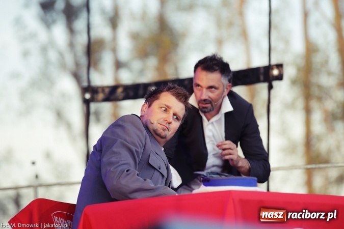 Zdjęcie w galerii na portalu naszraciborz.pl: Dożynki w Owsiszczach. Kabaret Młodych Panów zawsze w formie wiadomości z regionu