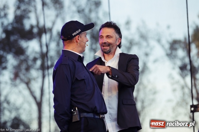 Zdjęcie w galerii na portalu naszraciborz.pl: Dożynki w Owsiszczach. Kabaret Młodych Panów zawsze w formie wiadomości z regionu