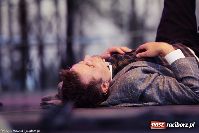 Zdjęcie w galerii na portalu naszraciborz.pl: Dożynki w Owsiszczach. Kabaret Młodych Panów zawsze w formie wiadomości z regionu