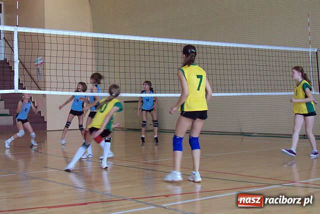 Zdjęcie w galerii na portalu naszraciborz.pl: W siatkówkę grały najmłodsze dziewczęta wiadomości z regionu