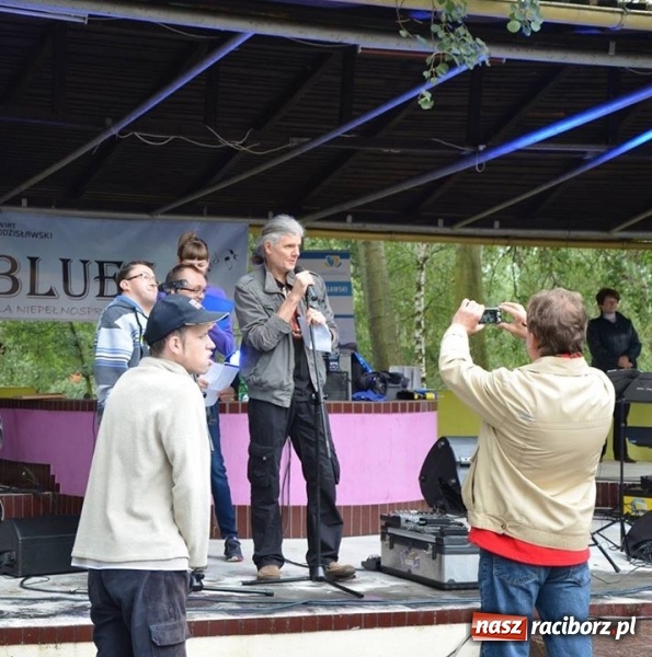 Zdjęcie w galerii na portalu naszraciborz.pl: Blues dla Niepełnosprawnych z udziałem uczestników raciborskiego Warsztatu Terapii Zajęciowej wiadomości z regionu