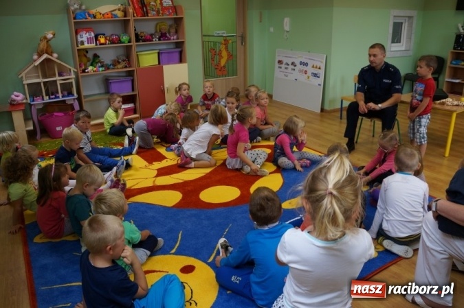 Zdjęcie w galerii na portalu naszraciborz.pl: Kolejne spotkanie policjanta z uczniami na temat dopalaczy wiadomości z regionu