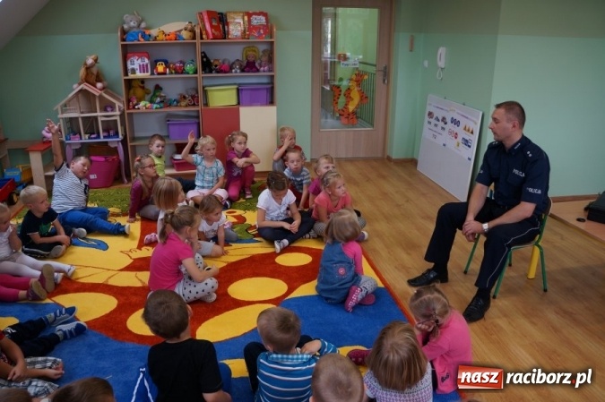 Zdjęcie w galerii na portalu naszraciborz.pl: Kolejne spotkanie policjanta z uczniami na temat dopalaczy wiadomości z regionu