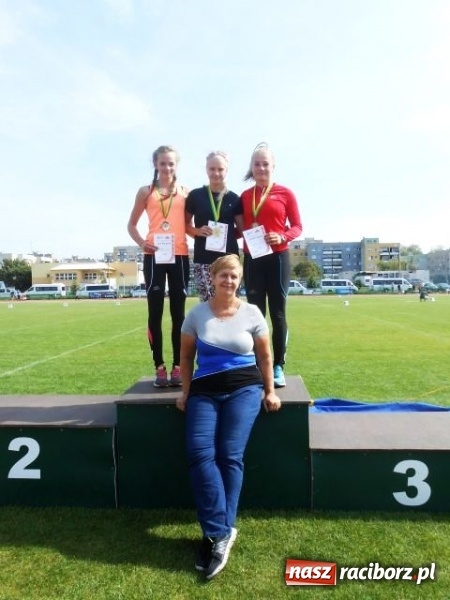 Zdjęcie w galerii na portalu naszraciborz.pl: Uczniowie SMS-u na Mistrzostwach Międzywojew&oacute;dzkich Młodzik&oacute;w w lekkiej atletyce w Opolu wiadomości z regionu