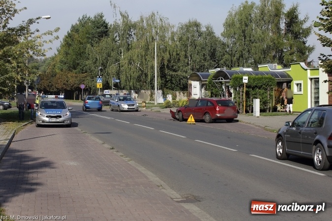 Zdjęcie w galerii na portalu naszraciborz.pl: Kolizja na Ocickiej - kierowca renault nie udzielił pierwszeństwa i uderzył w volkswagena wiadomości z regionu