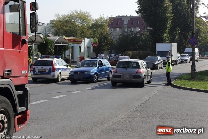 Zdjęcie w galerii na portalu naszraciborz.pl: Kolizja na Ocickiej - kierowca renault nie udzielił pierwszeństwa i uderzył w volkswagena wiadomości z regionu