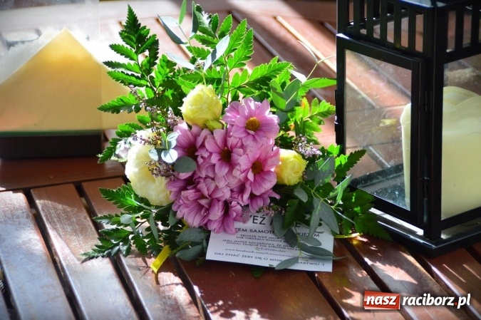 Zdjęcie w galerii na portalu naszraciborz.pl: Tajemnicze bukieciki ozdobiły Racibórz wiadomości z regionu