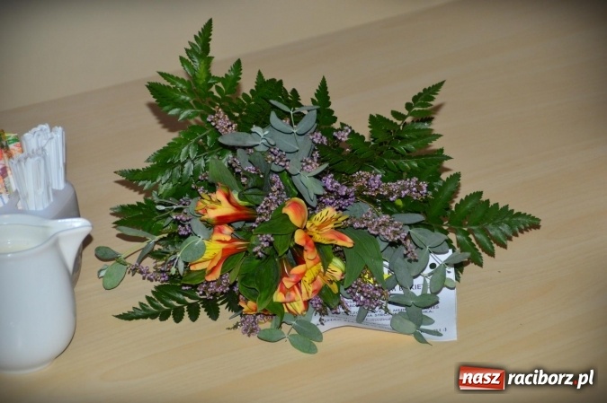 Zdjęcie w galerii na portalu naszraciborz.pl: Tajemnicze bukieciki ozdobiły Racibórz wiadomości z regionu