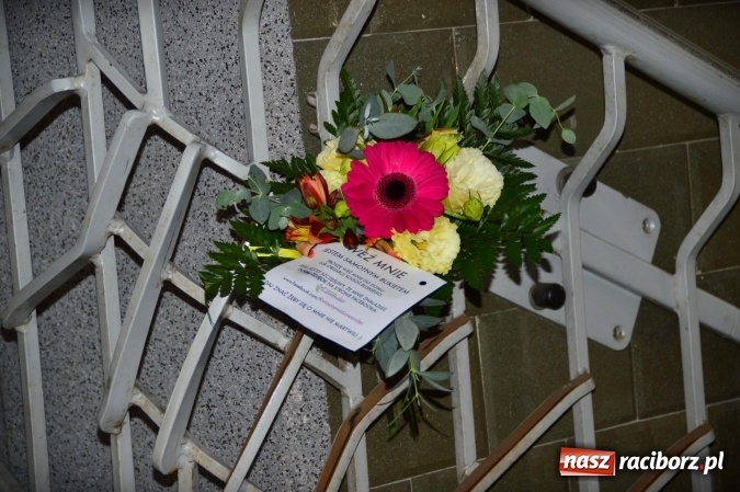 Zdjęcie w galerii na portalu naszraciborz.pl: Tajemnicze bukieciki ozdobiły Racibórz wiadomości z regionu
