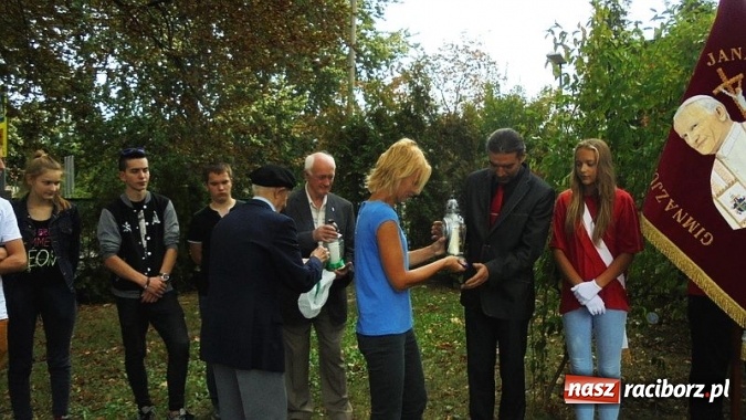 Zdjęcie w galerii na portalu naszraciborz.pl: Spotkanie pod Dębem płka Jerzego Skrzydlewskiego w Gimnazjum nr 5  wiadomości z regionu