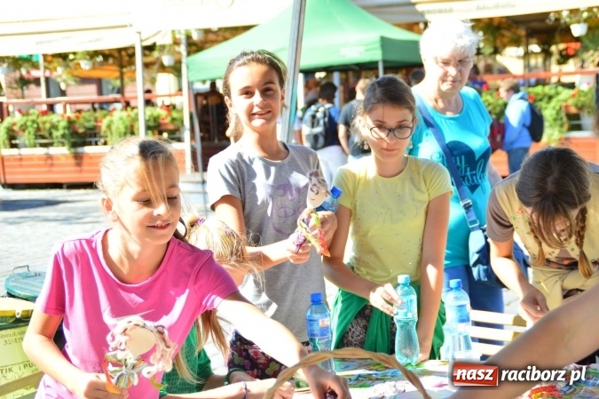 Zdjęcie w galerii na portalu naszraciborz.pl: Ekologicznie na raciborskim rynku już po raz piętnasty wiadomości z regionu