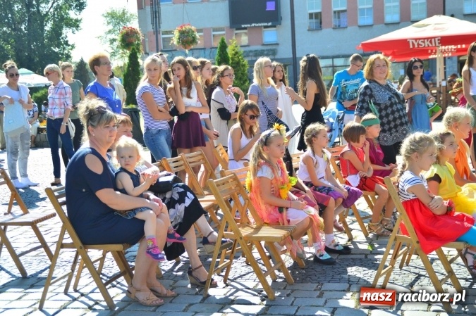 Zdjęcie w galerii na portalu naszraciborz.pl: Ekologicznie na raciborskim rynku już po raz piętnasty wiadomości z regionu