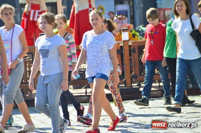 Zdjęcie w galerii na portalu naszraciborz.pl: Ekologicznie na raciborskim rynku już po raz piętnasty wiadomości z regionu