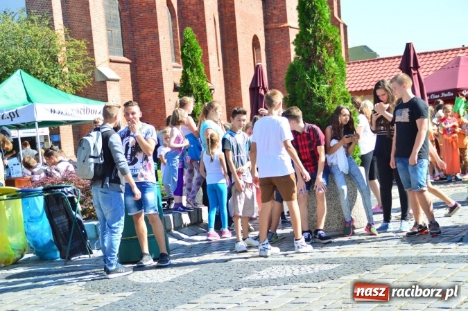 Zdjęcie w galerii na portalu naszraciborz.pl: Ekologicznie na raciborskim rynku już po raz piętnasty wiadomości z regionu