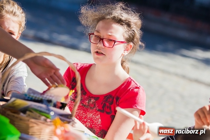 Zdjęcie w galerii na portalu naszraciborz.pl: Ekologicznie na raciborskim rynku już po raz piętnasty wiadomości z regionu