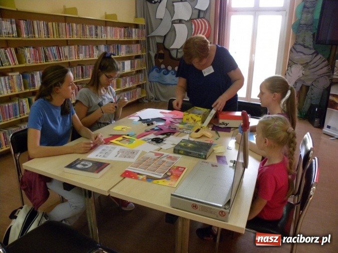 Zdjęcie w galerii na portalu naszraciborz.pl: Warsztaty z wyobraźnią w bibliotece  wiadomości z regionu
