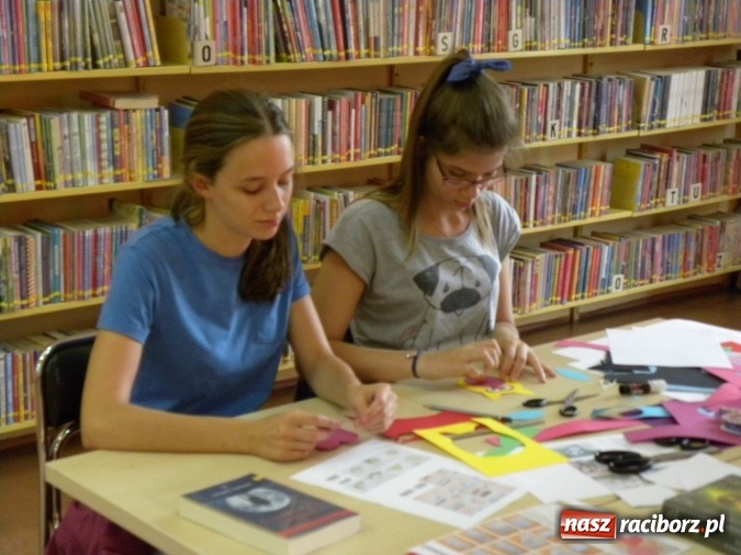 Zdjęcie w galerii na portalu naszraciborz.pl: Warsztaty z wyobraźnią w bibliotece  wiadomości z regionu