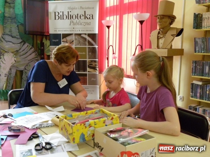 Zdjęcie w galerii na portalu naszraciborz.pl: Warsztaty z wyobraźnią w bibliotece  wiadomości z regionu