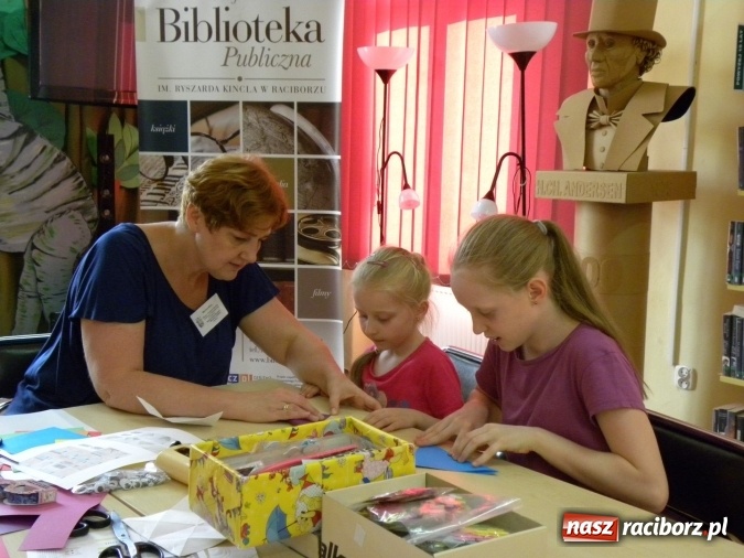 Zdjęcie w galerii na portalu naszraciborz.pl: Warsztaty z wyobraźnią w bibliotece  wiadomości z regionu