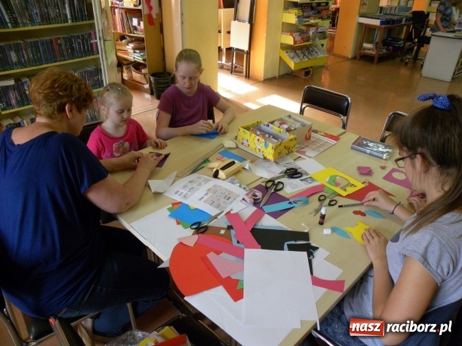 Zdjęcie w galerii na portalu naszraciborz.pl: Warsztaty z wyobraźnią w bibliotece  wiadomości z regionu
