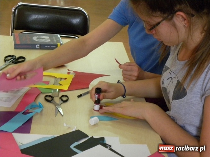 Zdjęcie w galerii na portalu naszraciborz.pl: Warsztaty z wyobraźnią w bibliotece  wiadomości z regionu