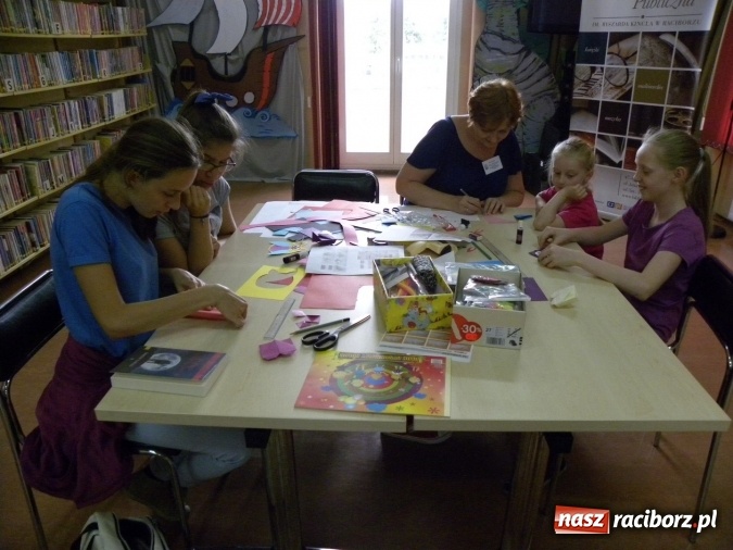 Zdjęcie w galerii na portalu naszraciborz.pl: Warsztaty z wyobraźnią w bibliotece  wiadomości z regionu
