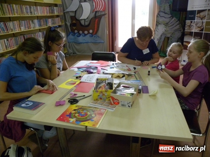 Zdjęcie w galerii na portalu naszraciborz.pl: Warsztaty z wyobraźnią w bibliotece  wiadomości z regionu