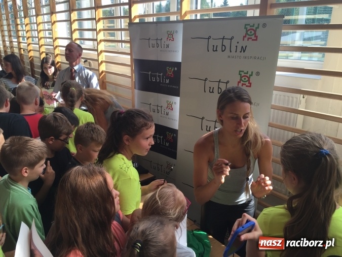 Zdjęcie w galerii na portalu naszraciborz.pl: Monika Brzostek z wyróżnieniem wiadomości z regionu