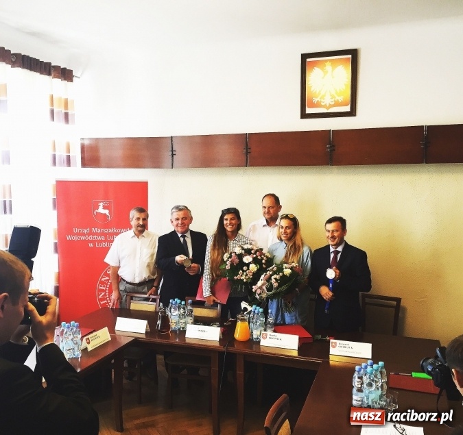 Zdjęcie w galerii na portalu naszraciborz.pl: Monika Brzostek z wyróżnieniem wiadomości z regionu