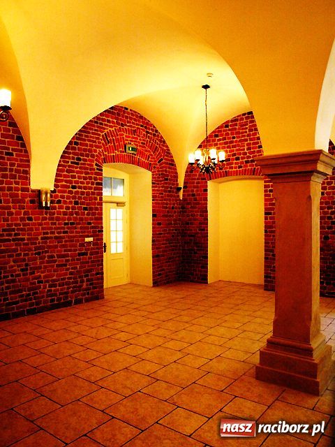 Zdjęcie w galerii na portalu naszraciborz.pl: Stare opactwo odzyskuje blask wiadomości z regionu