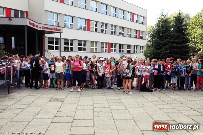 Zdjęcie w galerii na portalu naszraciborz.pl: Uczniowie ze Szkoły Podstawowej nr 1 pomagają w budowie szkoły w Nepalu wiadomości z regionu