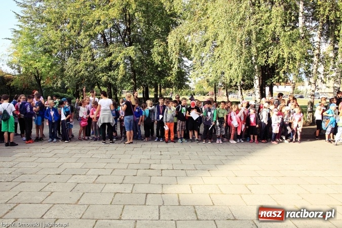 Zdjęcie w galerii na portalu naszraciborz.pl: Uczniowie ze Szkoły Podstawowej nr 1 pomagają w budowie szkoły w Nepalu wiadomości z regionu