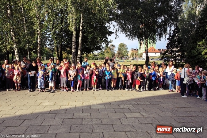 Zdjęcie w galerii na portalu naszraciborz.pl: Uczniowie ze Szkoły Podstawowej nr 1 pomagają w budowie szkoły w Nepalu wiadomości z regionu