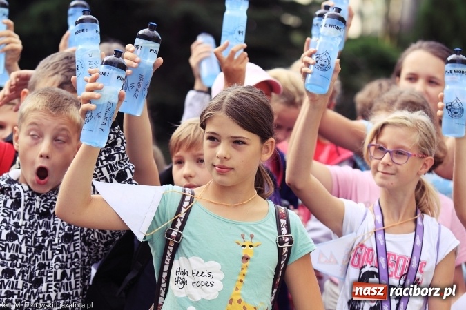 Zdjęcie w galerii na portalu naszraciborz.pl: Uczniowie ze Szkoły Podstawowej nr 1 pomagają w budowie szkoły w Nepalu wiadomości z regionu