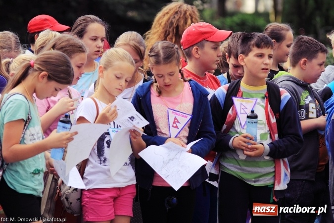 Zdjęcie w galerii na portalu naszraciborz.pl: Uczniowie ze Szkoły Podstawowej nr 1 pomagają w budowie szkoły w Nepalu wiadomości z regionu