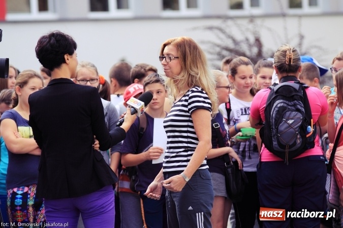 Zdjęcie w galerii na portalu naszraciborz.pl: Uczniowie ze Szkoły Podstawowej nr 1 pomagają w budowie szkoły w Nepalu wiadomości z regionu