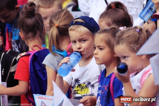 Zdjęcie w galerii na portalu naszraciborz.pl: Uczniowie ze Szkoły Podstawowej nr 1 pomagają w budowie szkoły w Nepalu wiadomości z regionu