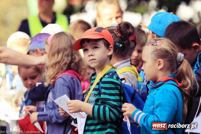 Zdjęcie w galerii na portalu naszraciborz.pl: Uczniowie ze Szkoły Podstawowej nr 1 pomagają w budowie szkoły w Nepalu wiadomości z regionu
