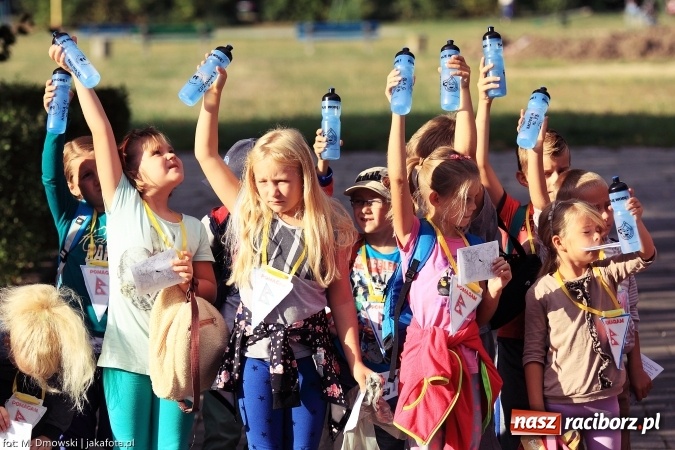 Zdjęcie w galerii na portalu naszraciborz.pl: Uczniowie ze Szkoły Podstawowej nr 1 pomagają w budowie szkoły w Nepalu wiadomości z regionu