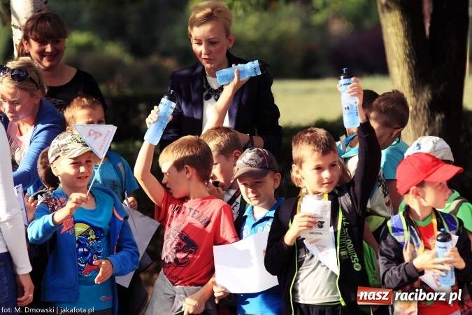 Zdjęcie w galerii na portalu naszraciborz.pl: Uczniowie ze Szkoły Podstawowej nr 1 pomagają w budowie szkoły w Nepalu wiadomości z regionu