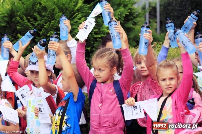 Zdjęcie w galerii na portalu naszraciborz.pl: Uczniowie ze Szkoły Podstawowej nr 1 pomagają w budowie szkoły w Nepalu wiadomości z regionu