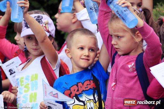 Zdjęcie w galerii na portalu naszraciborz.pl: Uczniowie ze Szkoły Podstawowej nr 1 pomagają w budowie szkoły w Nepalu wiadomości z regionu