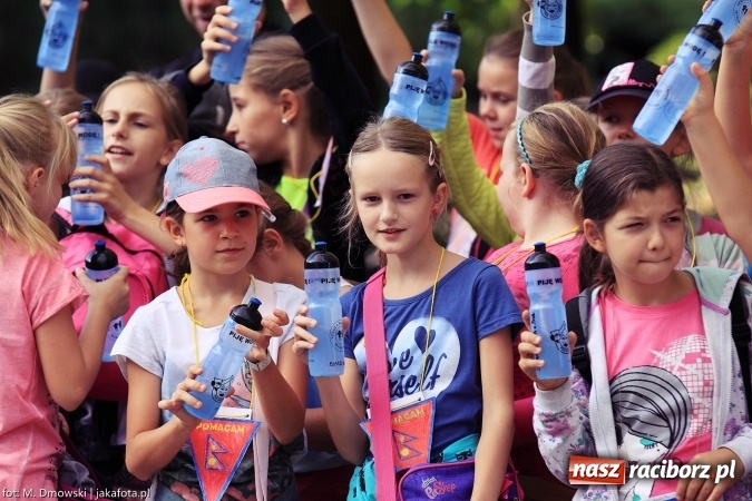 Zdjęcie w galerii na portalu naszraciborz.pl: Uczniowie ze Szkoły Podstawowej nr 1 pomagają w budowie szkoły w Nepalu wiadomości z regionu