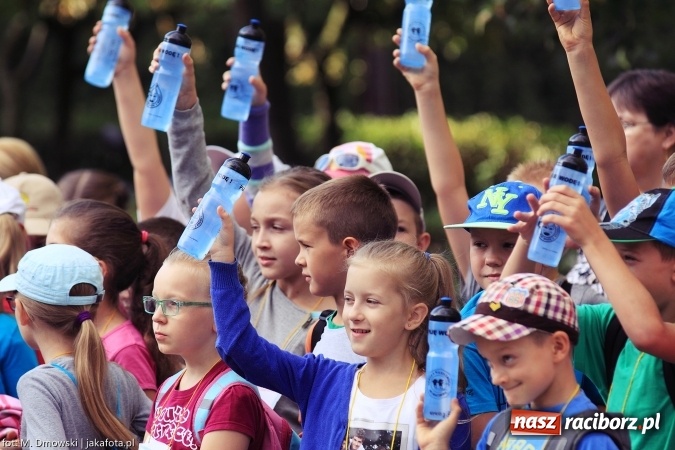 Zdjęcie w galerii na portalu naszraciborz.pl: Uczniowie ze Szkoły Podstawowej nr 1 pomagają w budowie szkoły w Nepalu wiadomości z regionu