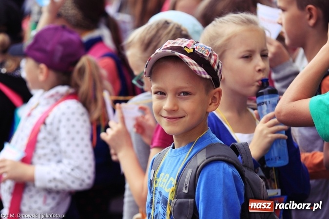 Zdjęcie w galerii na portalu naszraciborz.pl: Uczniowie ze Szkoły Podstawowej nr 1 pomagają w budowie szkoły w Nepalu wiadomości z regionu
