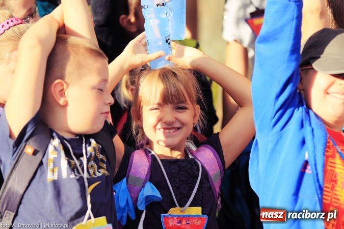 Zdjęcie w galerii na portalu naszraciborz.pl: Uczniowie ze Szkoły Podstawowej nr 1 pomagają w budowie szkoły w Nepalu wiadomości z regionu