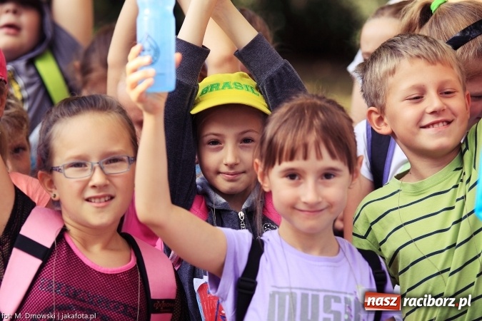 Zdjęcie w galerii na portalu naszraciborz.pl: Uczniowie ze Szkoły Podstawowej nr 1 pomagają w budowie szkoły w Nepalu wiadomości z regionu