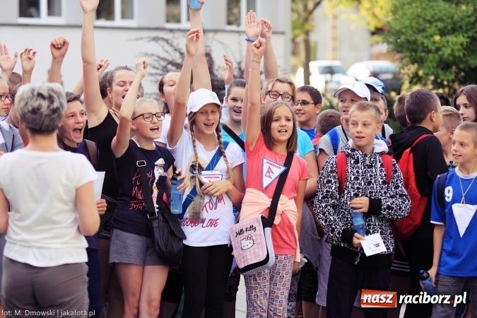 Zdjęcie w galerii na portalu naszraciborz.pl: Uczniowie ze Szkoły Podstawowej nr 1 pomagają w budowie szkoły w Nepalu wiadomości z regionu