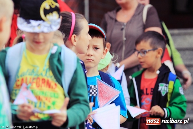 Zdjęcie w galerii na portalu naszraciborz.pl: Uczniowie ze Szkoły Podstawowej nr 1 pomagają w budowie szkoły w Nepalu wiadomości z regionu