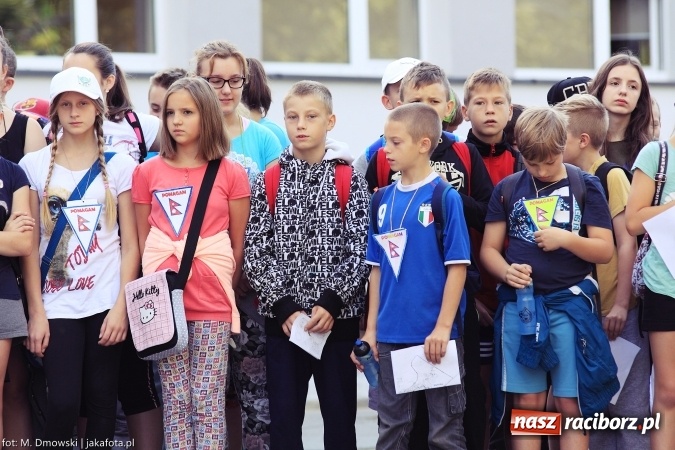 Zdjęcie w galerii na portalu naszraciborz.pl: Uczniowie ze Szkoły Podstawowej nr 1 pomagają w budowie szkoły w Nepalu wiadomości z regionu